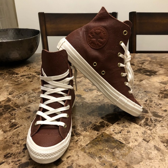Converse Shoes - Leather Converse, Women’s 6, brand new with box